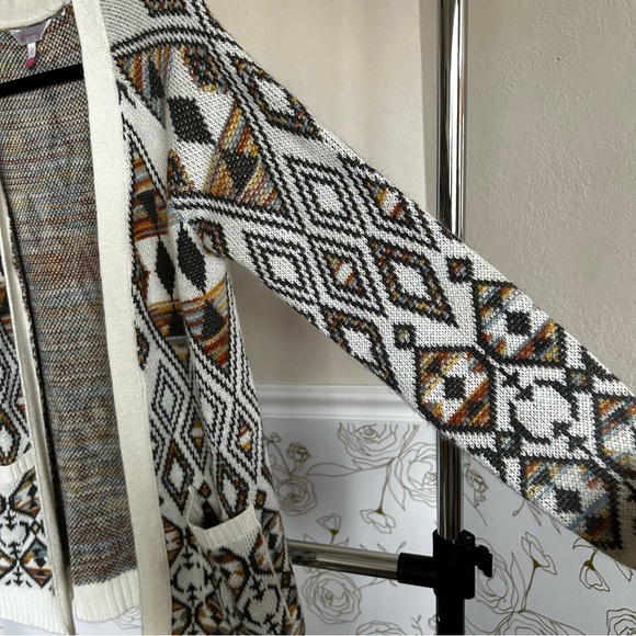 Long white Aztec sweater long length, cardigan in GUC - Picture 4 of 4